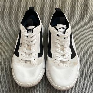 Vans White/ Black Ultrarange shoes 7.5 Women 6 Men